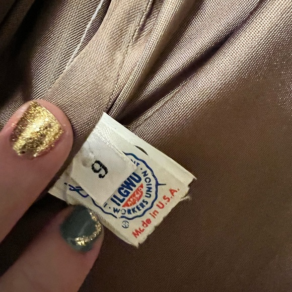 Vintage wool coat with curly wool collar and cuffs. Fits sm-med. - Picture 4 of 7